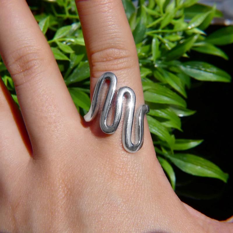 Vera & Co Sterling Silver Serpentine Line Women Ring size 7